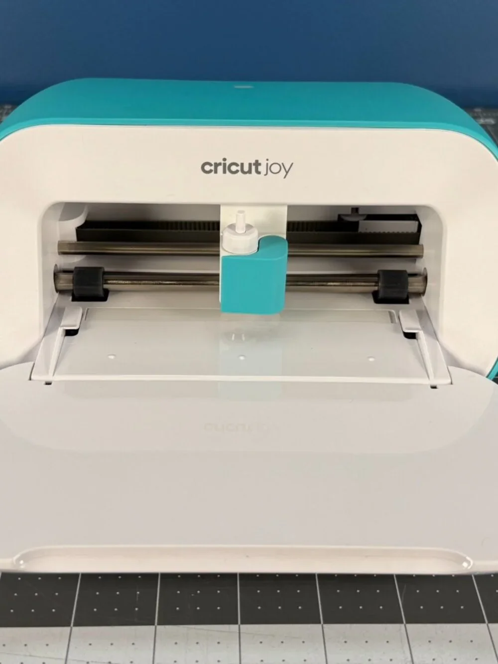 Cricut Joy Smart Machine Crafting Bundle + Tools & Vinyl